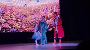 Первый спектакль Милены.mp4