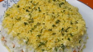 Салат с копчёной курицей .