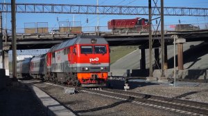Тепловоз ТЭП70БС-199 с поездом «Калина красная» и приветливой бригадой.