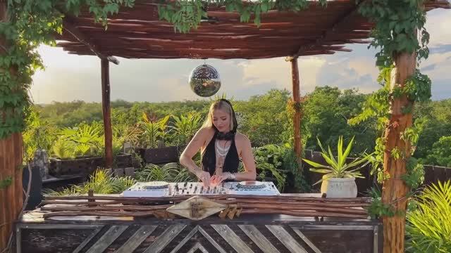 Greta Tima at EPHIMERA Tulum | Afro Melodic House Sunset Mix смотреть онлайн