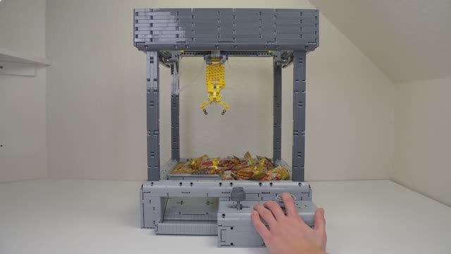 Собираем работающий автомат Хватайка из Lego