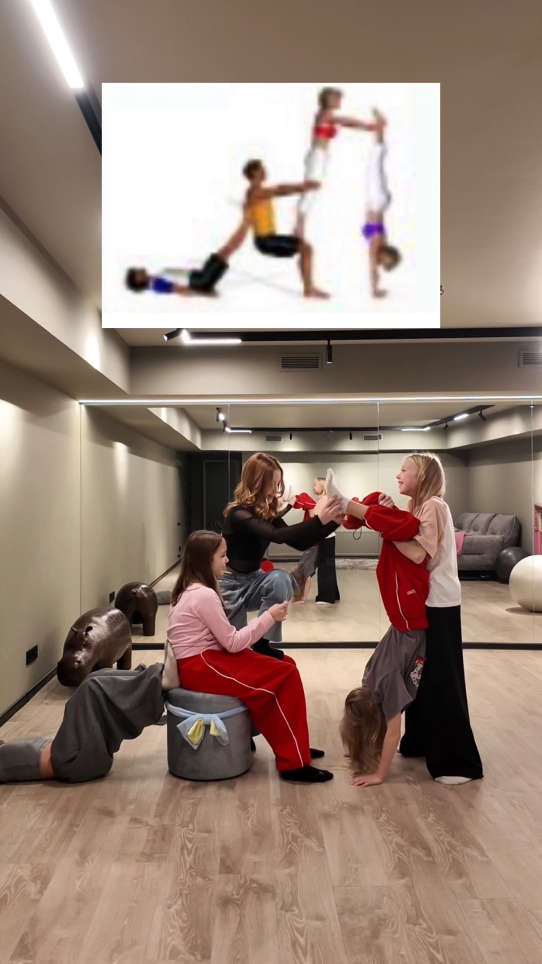 ЧТО ТУТ ПРОИСХОДИТ? 😱 смотреть онлайн