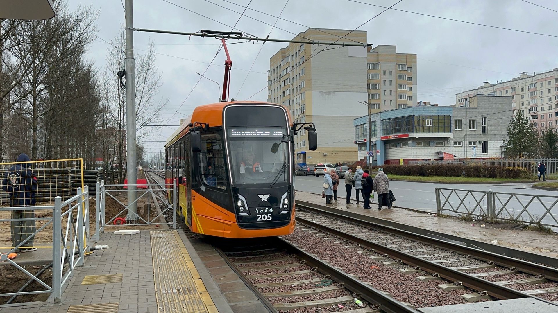 Трамвай КТМ-28 (71-628-02) №205 по маршруту №5Д в Ярославе, ноябрь 2025 года смотреть онлайн