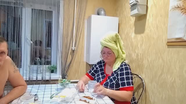 ПРОДОЛЖЕНИЕ ДНЯ/ ОБВАЛКА КУРЕЙ// БАНЯ смотреть онлайн