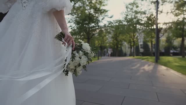 😭 Мама не сдержала слёз — трогательный момент на свадьбе смотреть онлайн