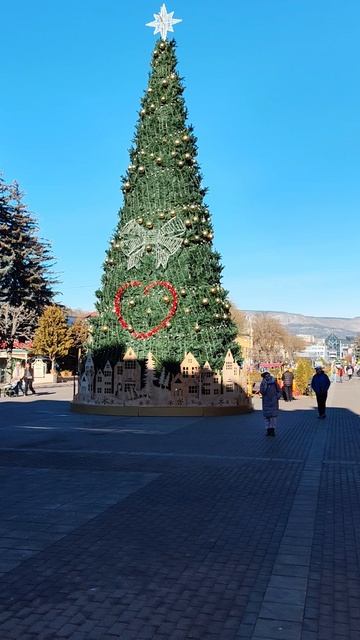Новогодняя ёлка Кисловодска 🎄 смотреть онлайн