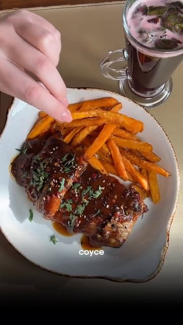 Ещё больше интересных мест в моей фиолетовой соцсети #владивосток #кудасходитьвовладивостоке #еда смотреть онлайн