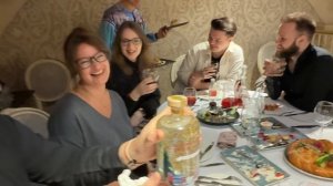 Отмечаем День Рождения Игоря. Весело и тепло. Купила билеты на самолет 😉