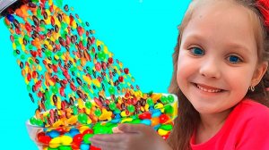 Лиза с папой и их забавная история с конфетами / Волшебный душ / Монстр под кроватью и другие видео