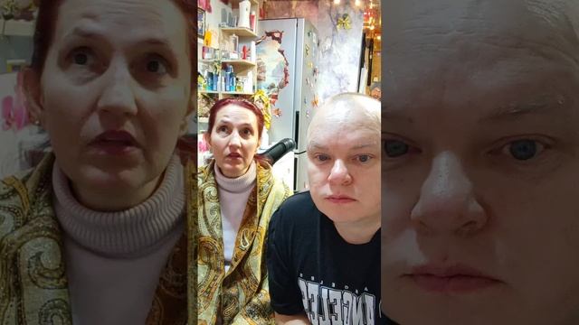 Вечерний эфир от 20.12.25 как обычно - Катя ужинает, я пью чай смотреть онлайн