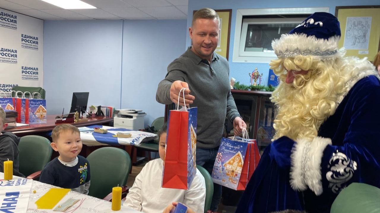 Новогодний мастер-класс провели для детей участников СВО смотреть онлайн