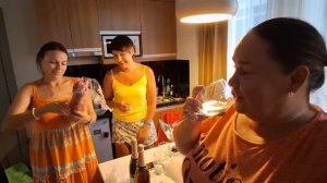 В ГОСТЯХ У НАТАШИ И ЛЕНА БОИТСЯ ПОТЕРЯТЬ ДРУГА