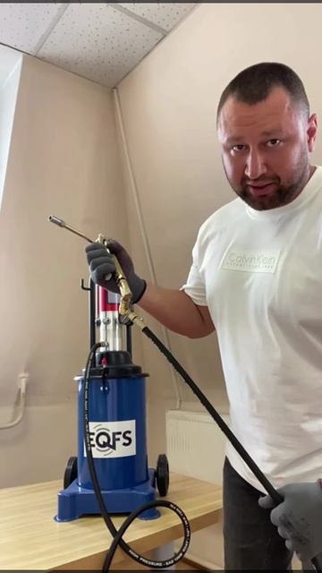 Нагнетатель смазки пневматический ES-60500 смотреть онлайн