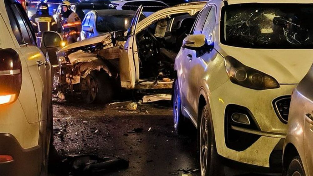 Автомобиль взорвался на парковке на юге Москвы смотреть онлайн