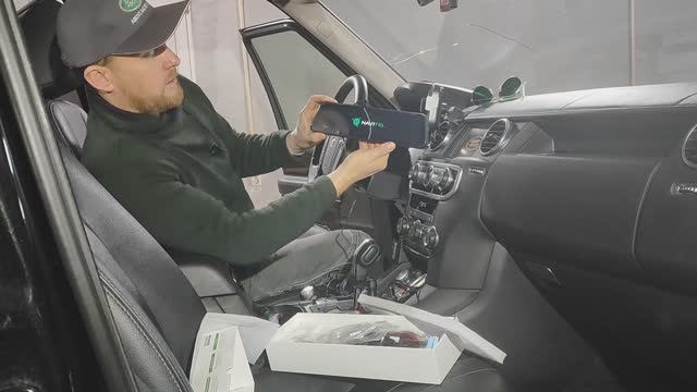 Устанавливаем видеорегистратор-зеркало с дополнительной камерой.