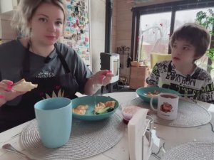 МУКБАНГ ☕️🫖🍳завтрак! Разговариваем с АЛИСОЙ на английском😎😎😎