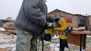 1000007180.mp4. Колка дров дроваколом с доработкой на педаль управления