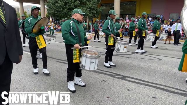 Kentucky State Marching Band - Circle Classic Parade смотреть онлайн