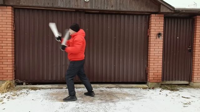 Упражнения с мечами-бабочками Вин Чун в деревне (13)