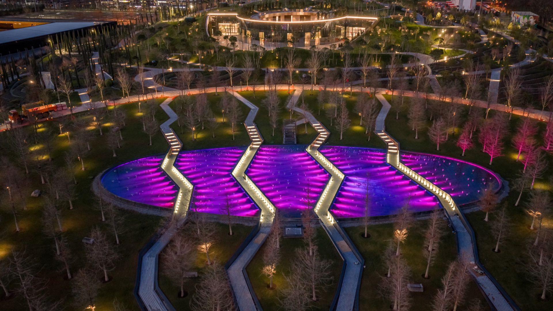 Парк Галицкого во всей красе лучшее за 2025 все цветения года в одном видео. смотреть онлайн