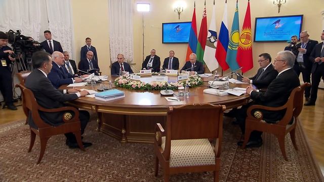 Владимир Путин. Начало заседания ВЕЭС в узком составе 21 декабря 2025 года смотреть онлайн