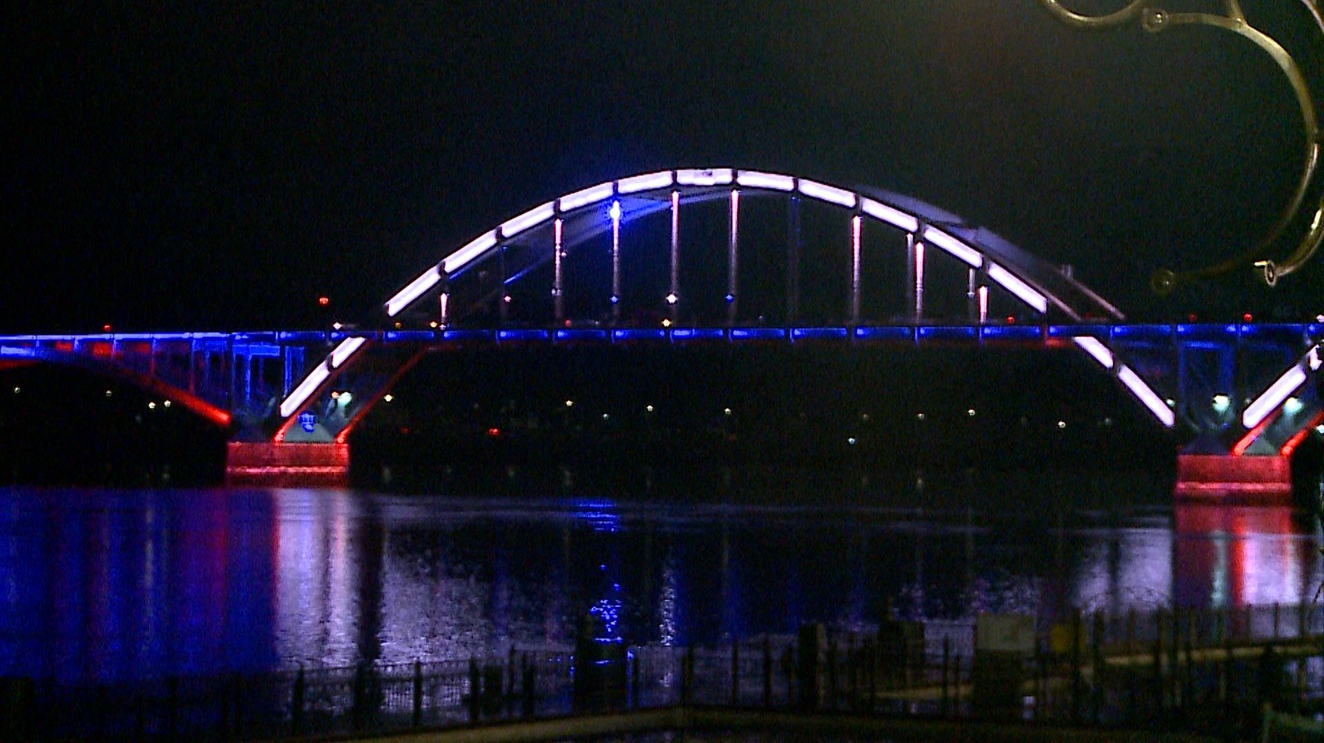 (Рыбинск-40) ВОЛЖСКИЙ МОСТ ЗАСИЯЛ ОГНЯМИ смотреть онлайн