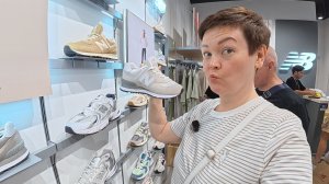 Попала на ДЕНЬГИ! Едем на ШОППИНГ в Терминал 21! Выбираем кроссовки New Balance и МОДНЫЕ очки! Влог