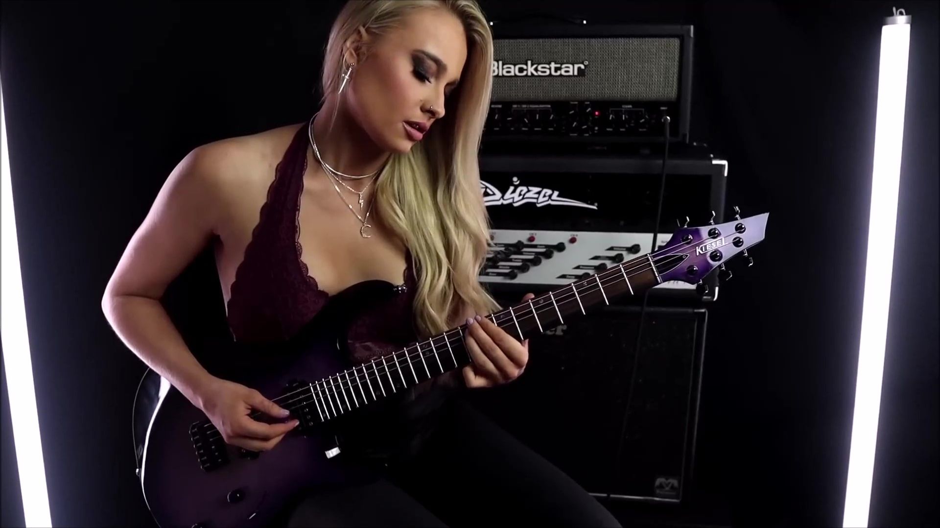 Sophie Lloyd - Pink Floyd - Comfortably numb смотреть онлайн