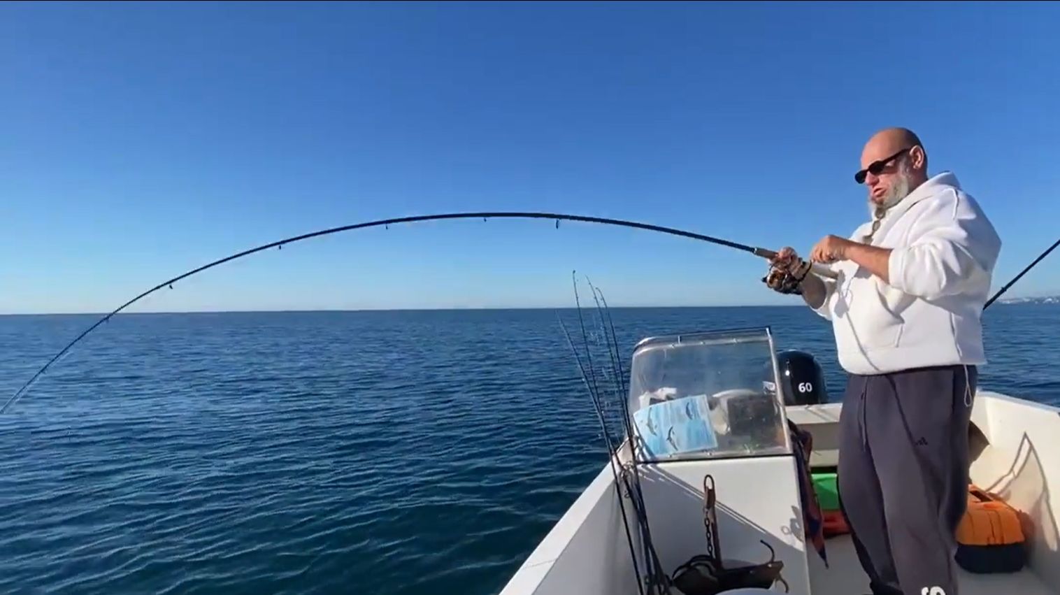 Рекорд побит, гигантский скат 13 кг, трофейная рыбалка на Чёрном море 20.12.2025г. смотреть онлайн