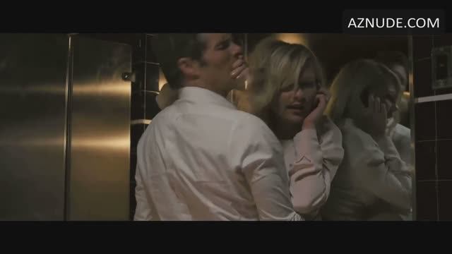 Сцена из фильма, где Кирстен Данст изменяет мужу, пока тот ей звонит по телефону