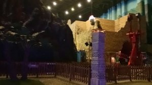 К аттракционам на паровозике самого большого парка развлечений в мире Остров мечты