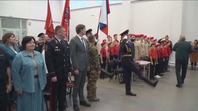 Учащиеся барнаульской гимназии №42 вступили в ряды «Юнармии» смотреть онлайн