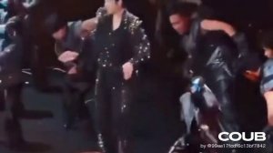 Танец роботов на концерте в Китае