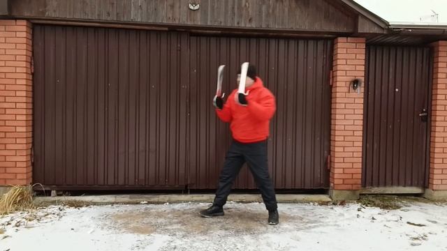 Упражнения с мечами-бабочками Вин Чун в деревне (14)