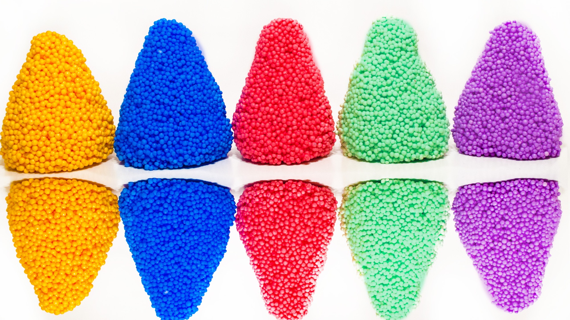 ШАРИКОВЫЕ ПИРАМИДКИ из ПЛАСТИЛИНА - Учим Цвета на русском языке