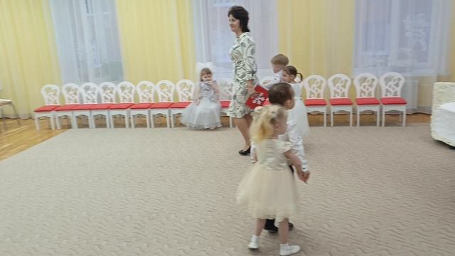 утренник вход.mp4