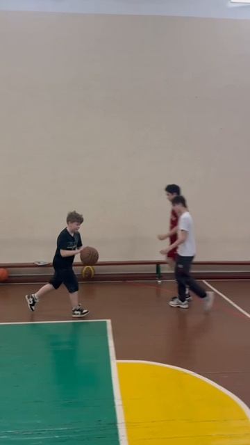 Баскетбол Удельная. Игра, где рождается команда, ответственность за мяч и за друг друга. 🏀