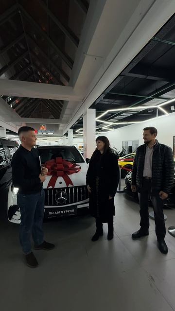 + 1 Довольная семья / Поздравляем Татьяну и Евгения с покупкой и желаем удачи на дорогах смотреть онлайн