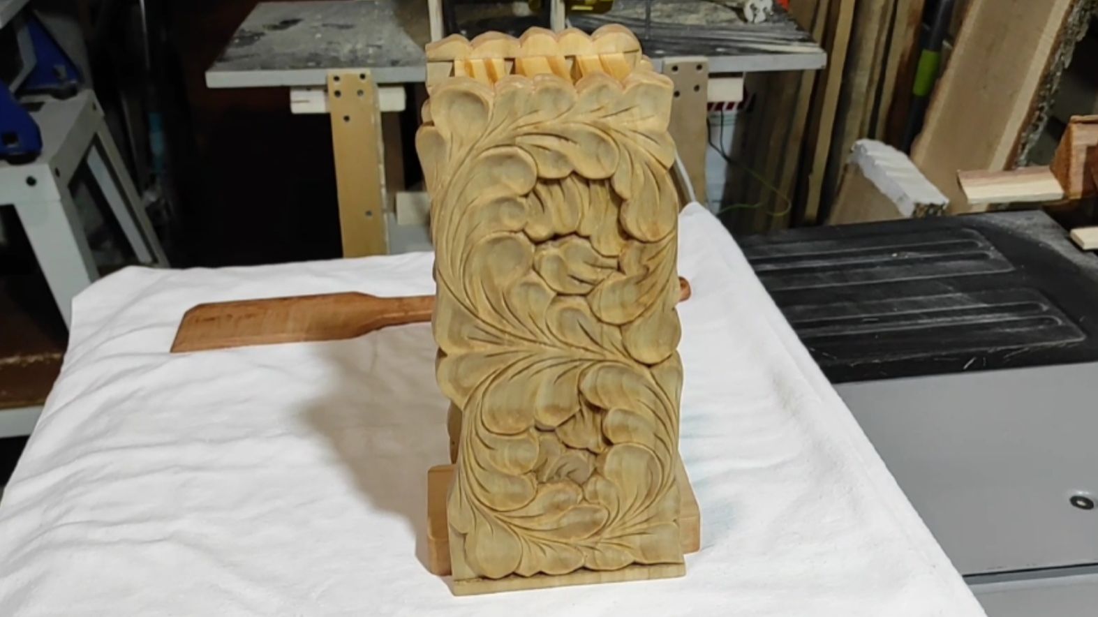 Подставка для ножей из дерева