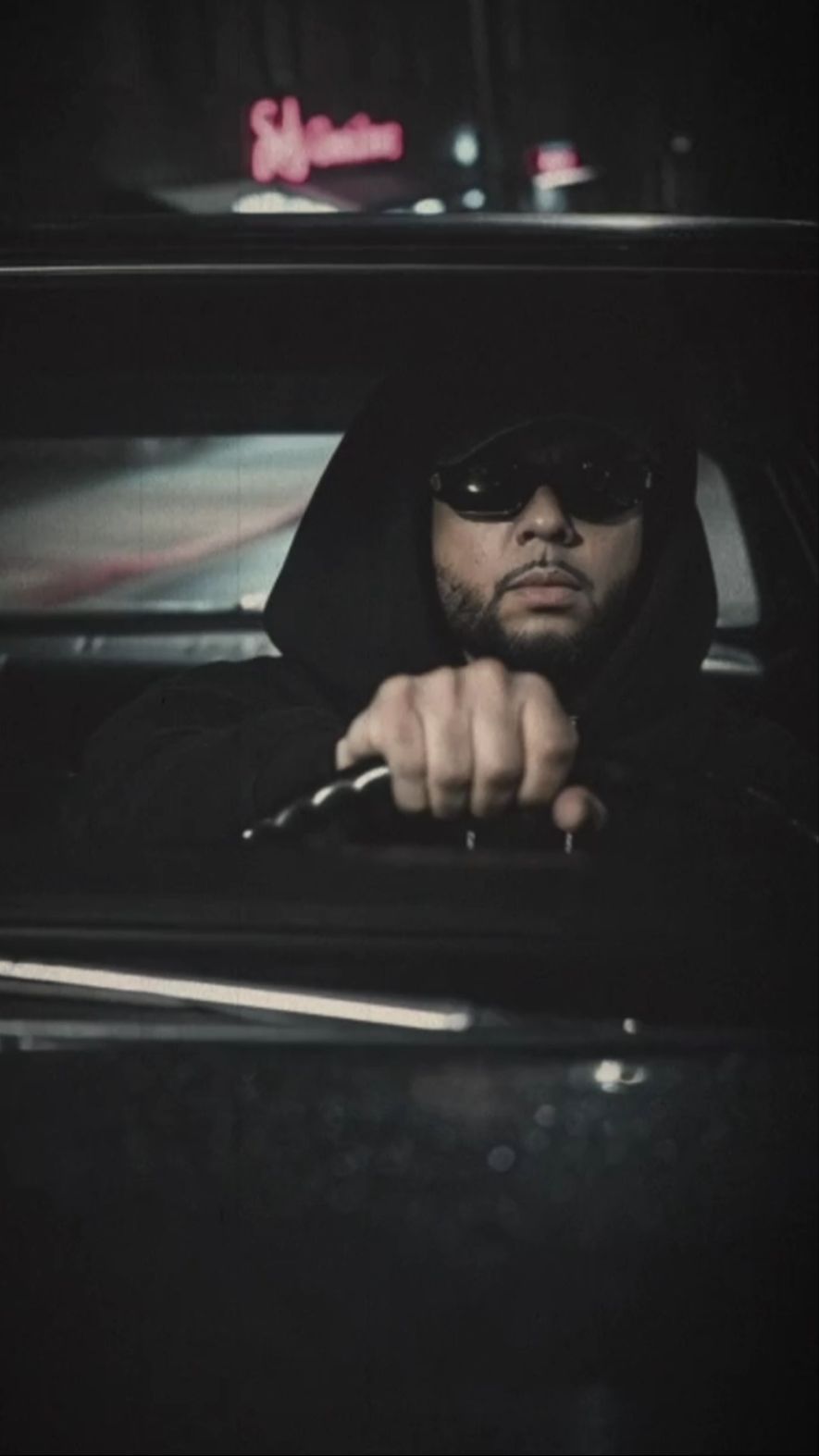 В багажнике у Смоки Мо. Сегодня ночью премьера нового сингла «Bella Hadid». смотреть онлайн