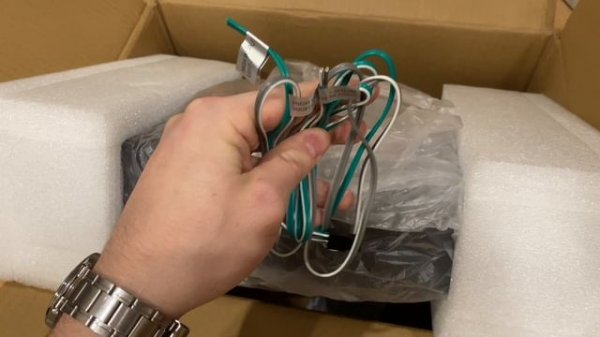 Установка подсидельного сабвуфера Barracuda 8A Underseat