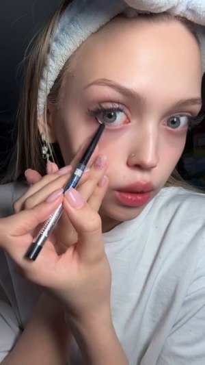 тестим карандаш для глаз