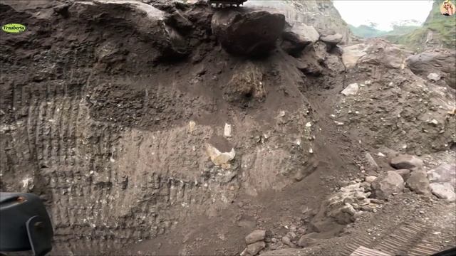 Строительство, экскаватор копает песок смотреть онлайн