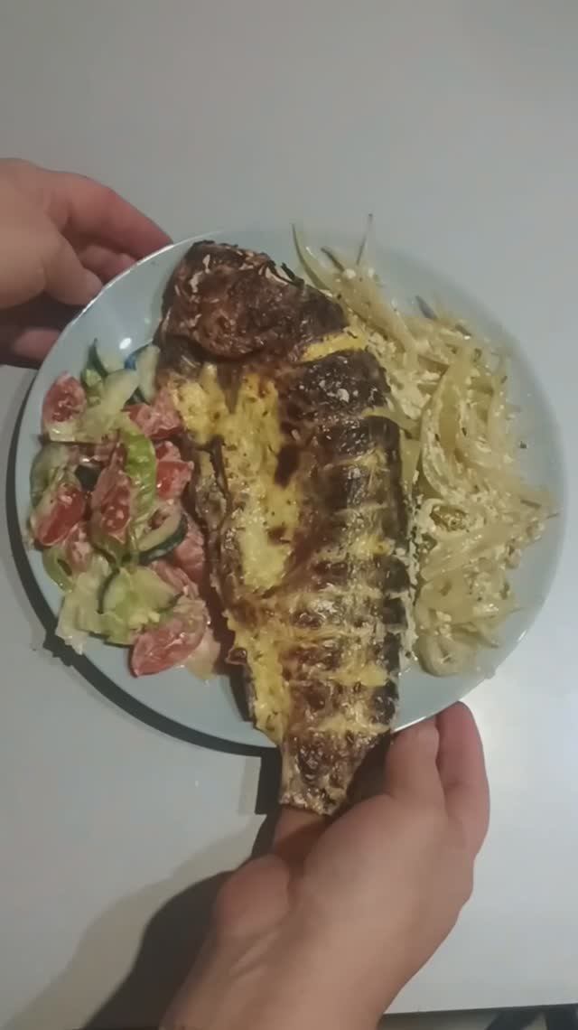 Рыба в духовке на луковой подушке смотреть онлайн