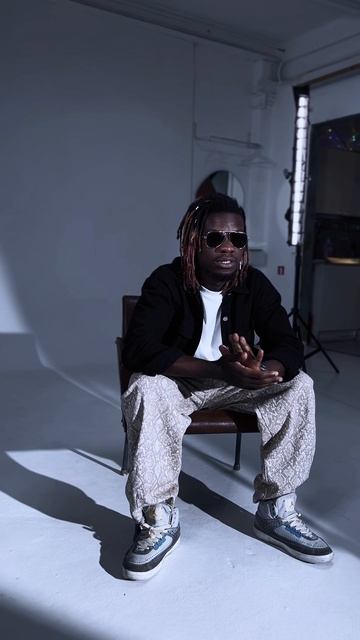 Она теперь далеко от меня ….