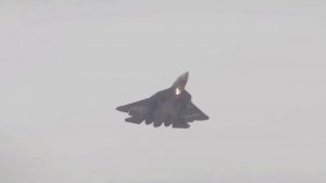 Российский истребитель Су-57 впервые поднялся в небо с перспективным двигателем пятого поколения.