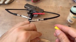 Термоусадка не лезет на провод, но это не проблема. Хитрость, о которой мало кто знает