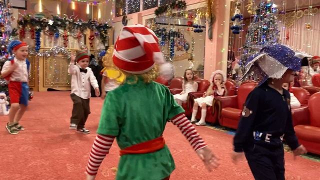 Танец мальчиков - петрушек. Группа №11 "Почемучки" смотреть онлайн