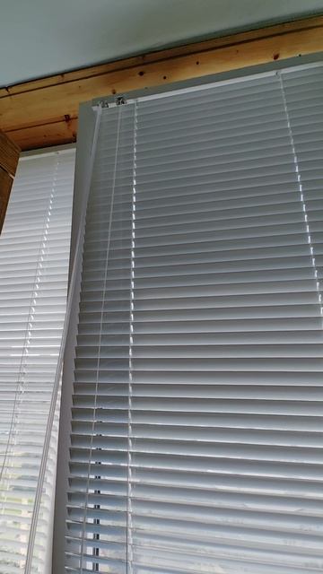 Горизонтальные жалюзи на окна лоджии в Тольятти