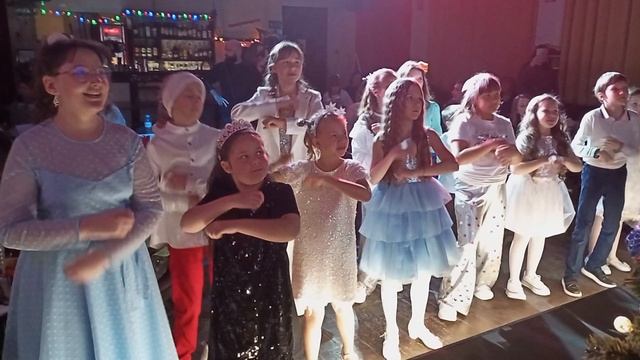 Зажигательная новогодняя дискотека Саунд Холл. смотреть онлайн